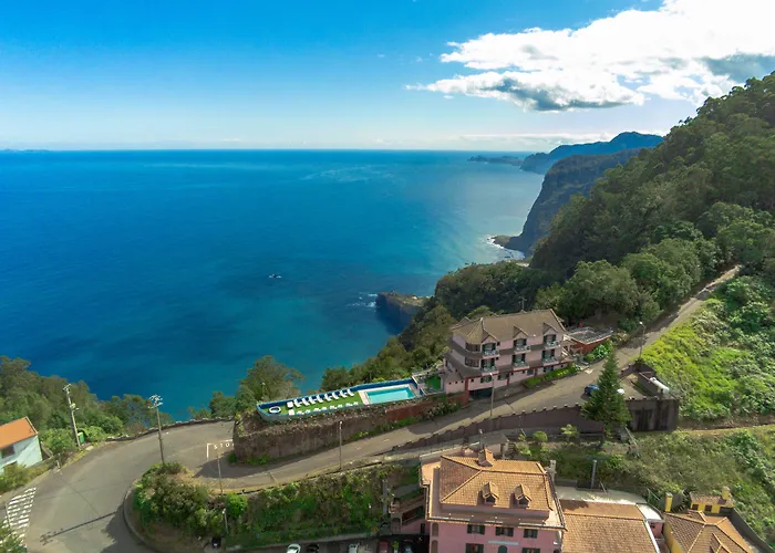 Bed & Breakfast In Nature Santana (Madeira)